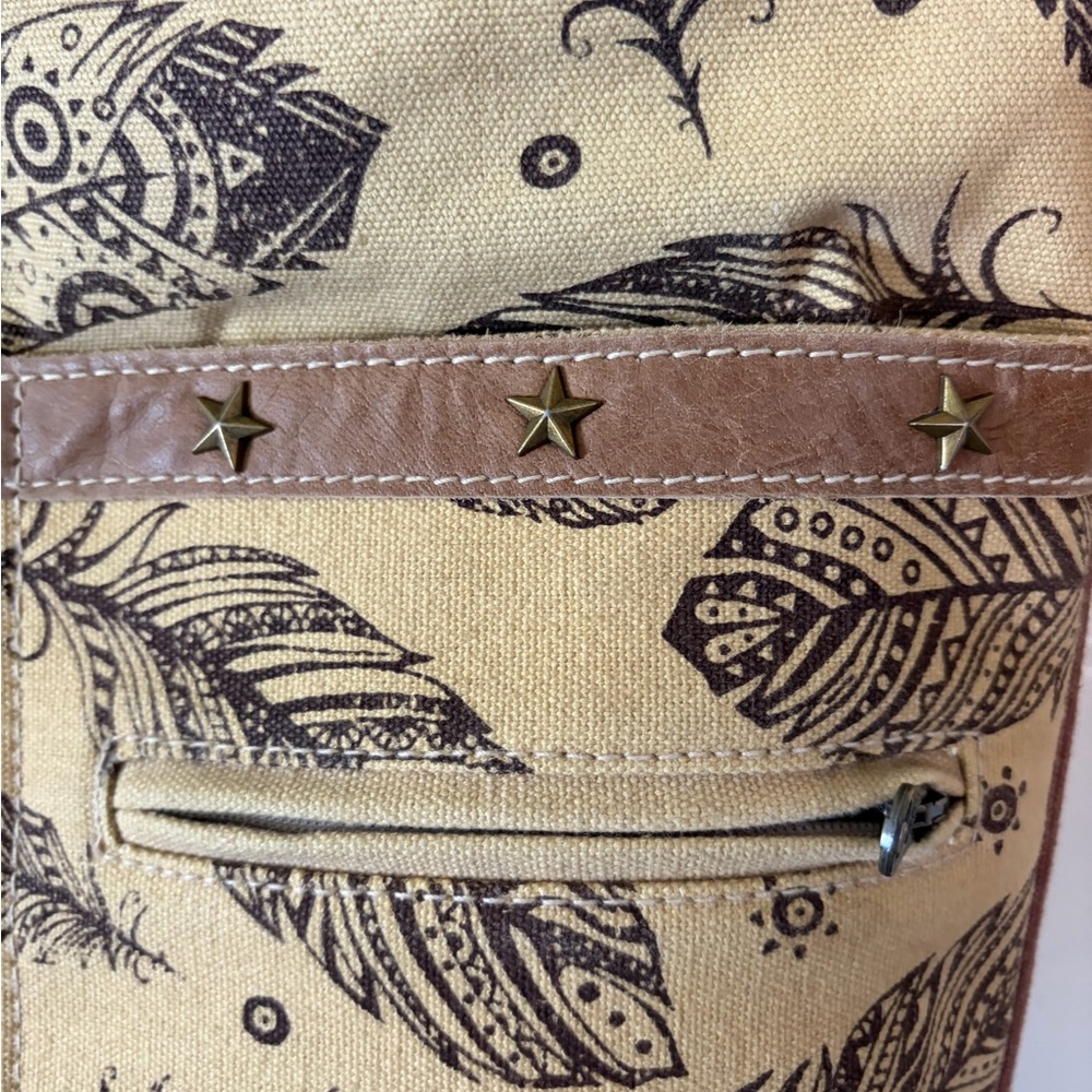 Sixtease Faux Cowhide Canvas Cowgirl Chic Purse Feathers Western Adj. Strap - Picture 9 of 12